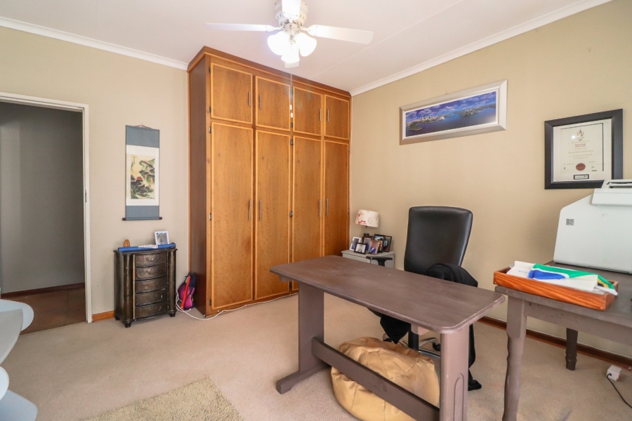 6 Bedroom Property for Sale in Heuwelsig Free State